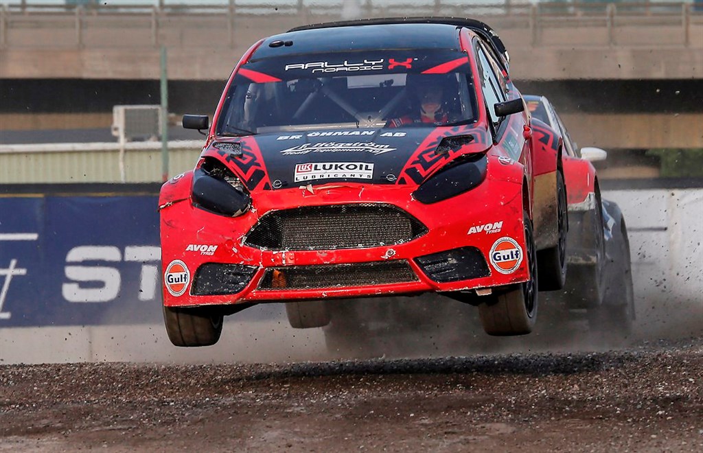Nordsvenskeren giver fuld gas i Rally Cross, hvorfor konkurrenterne får kamp til målstregen
(Foto: Micke Fransson / STCC)